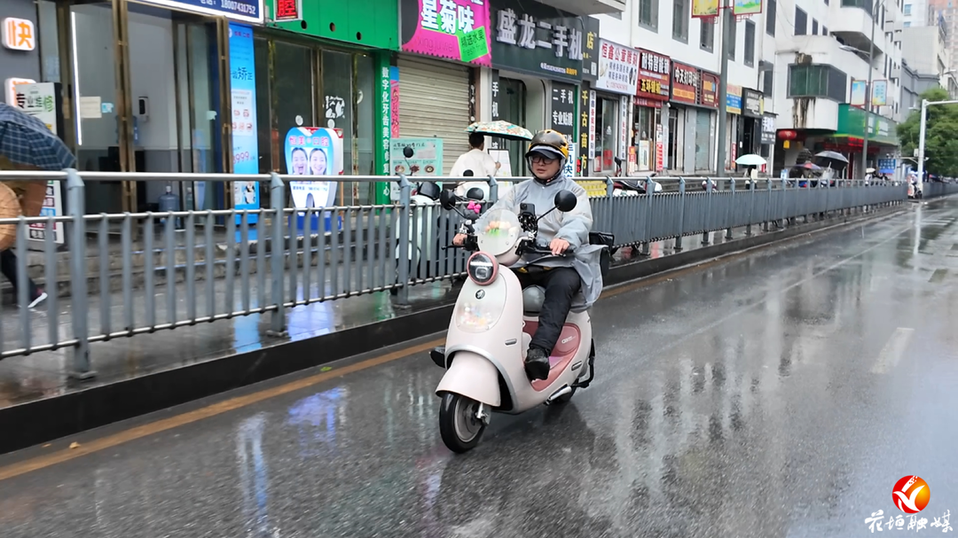 你好，产业工人︱吴仕祥、姚瑶夫妇：穿梭街巷的“勤劳小蜜蜂”