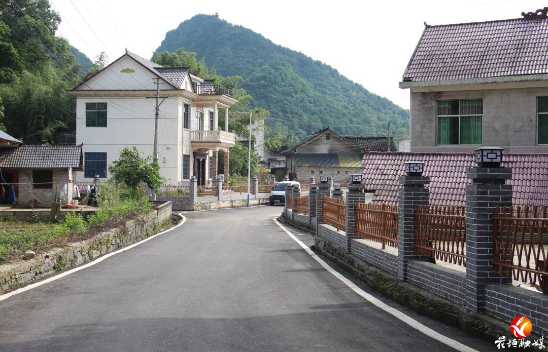 麻栗场镇：尖岩山下，一条路串起四季好日子