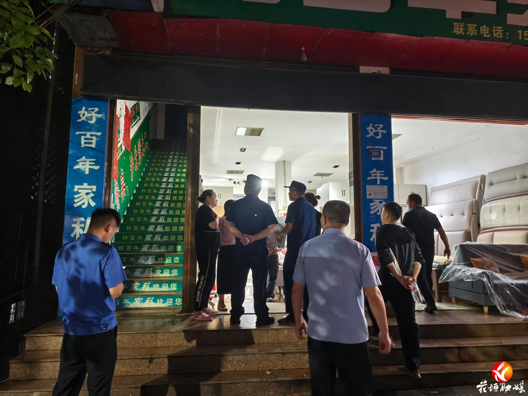 夜查不“打烊” 安全不“放假”，花垣镇涧水坡社区拧紧消防“安全阀”
