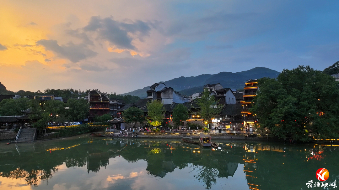 这个夏天，来边城茶峒吹个晚风吧