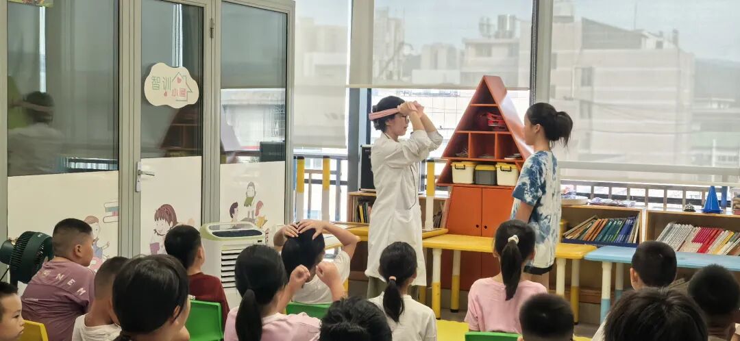 花垣县人民医院举办“我是挺拔小少年”公益课堂
