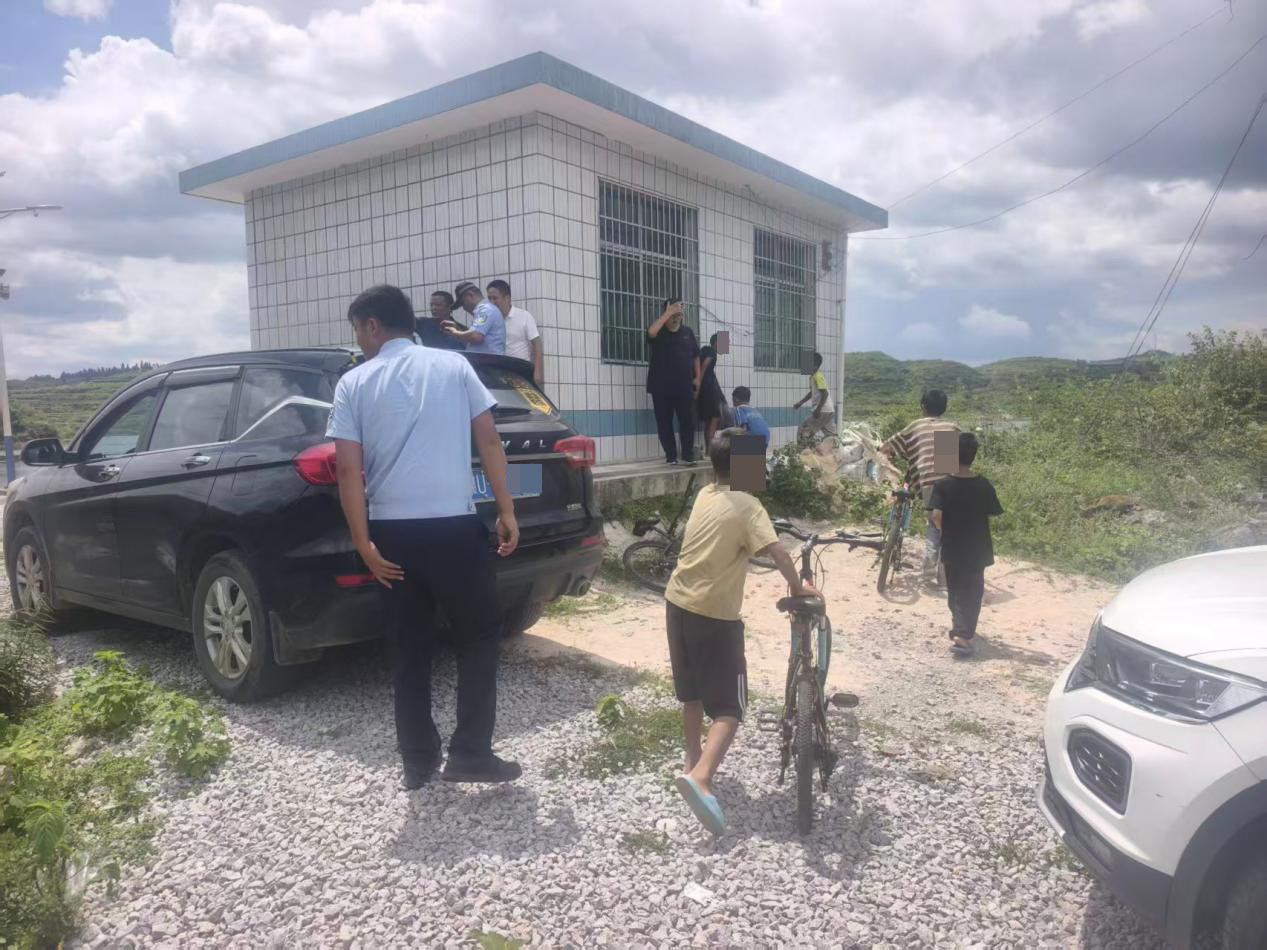 警地联动快速响应！花垣公安吉卫派出所及时劝阻8名孩童远离危险水域