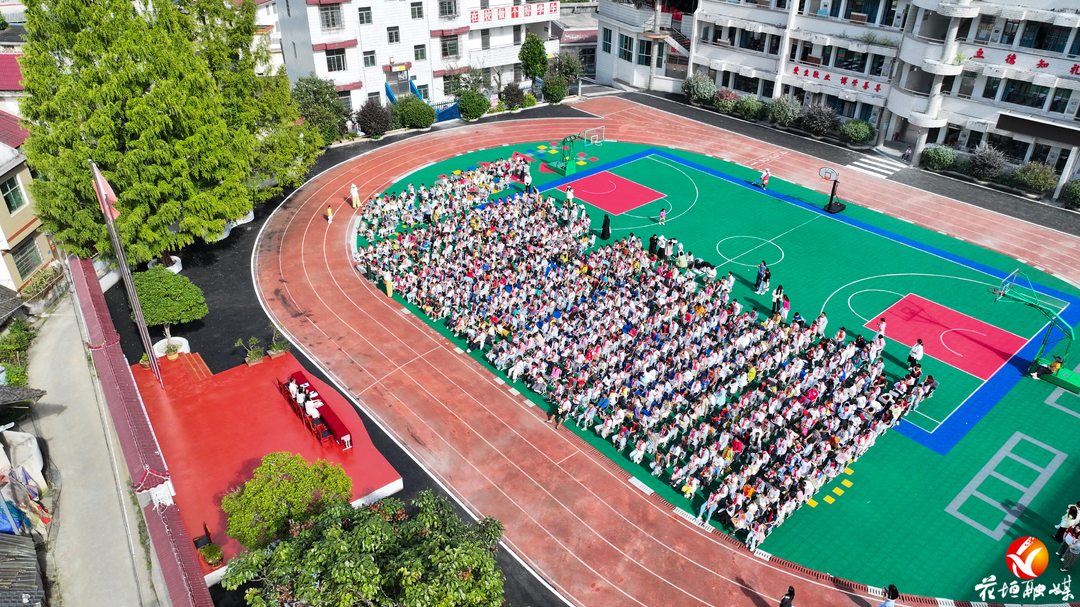 统战之光 | 中华民族一家亲！花垣县开展民族团结进步宣传 “开学第一课”