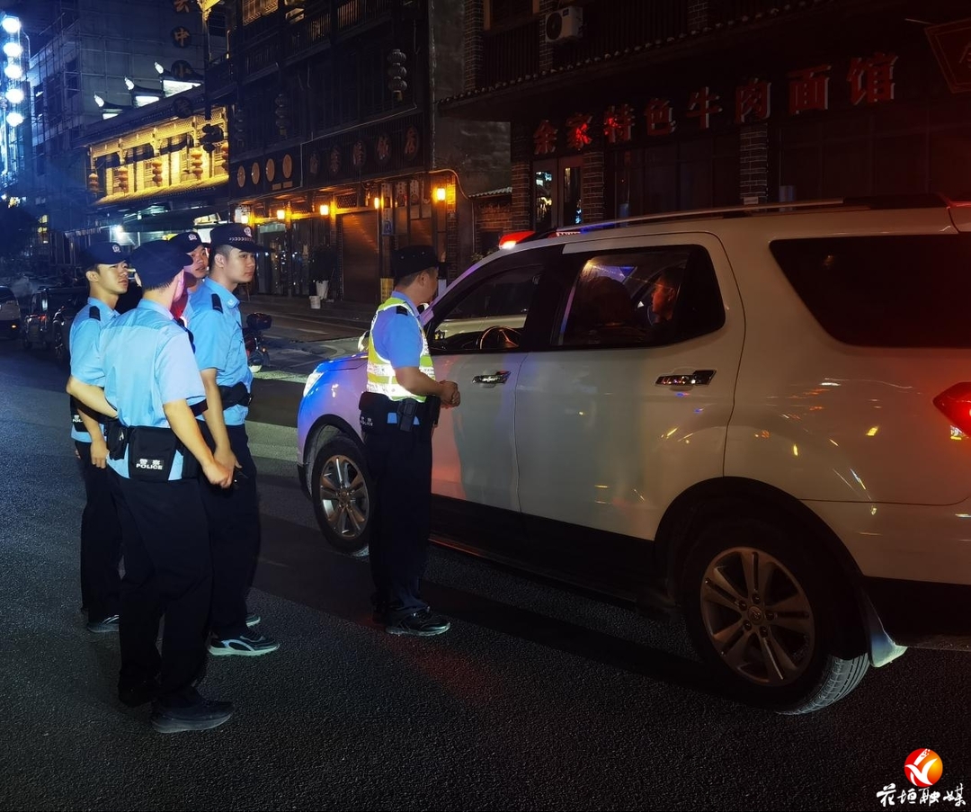 跨越省界的守护——花垣边城派出所与秀山洪安派出所开展联合治安检查行动