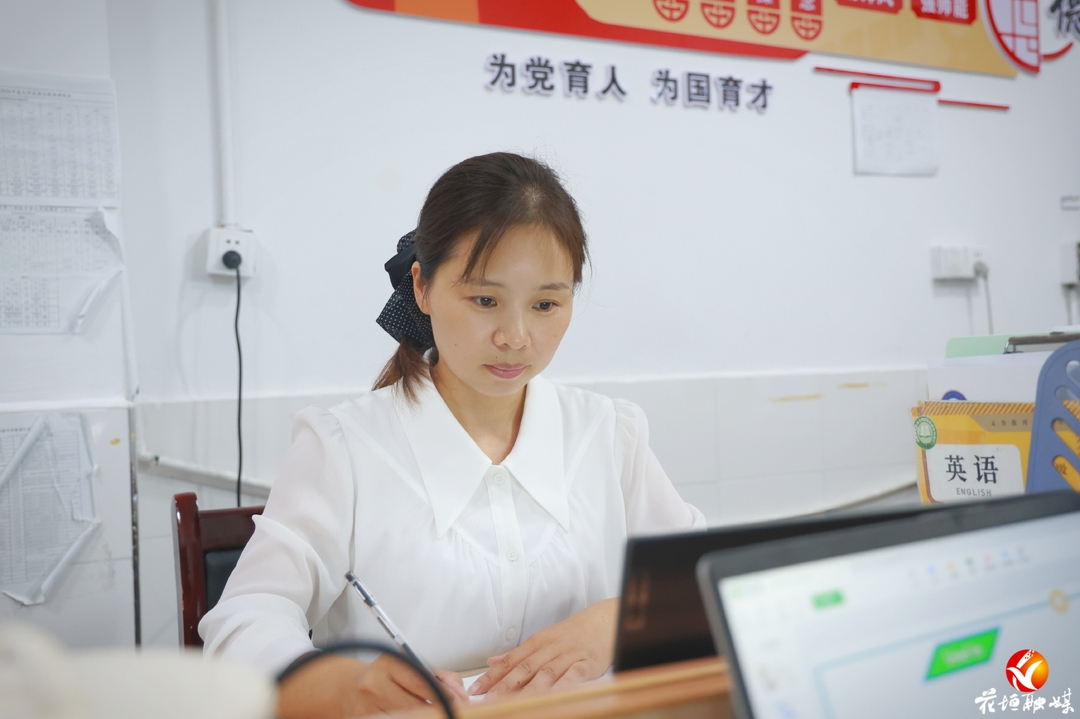师者微光 | 她把世界，说给苗乡孩子听 ——花垣县第一初级中学教师吴克佳