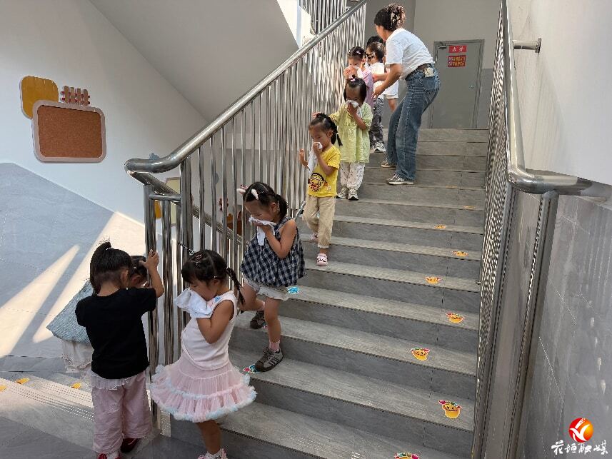 花垣县第六幼儿园：消防演练+实操培训 筑牢校园安全防线
