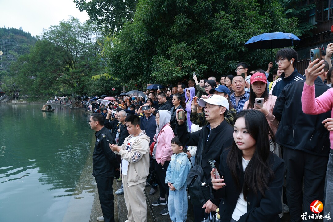热力收官!花垣国庆文旅火爆,两大景区跻身全省景区客流前十