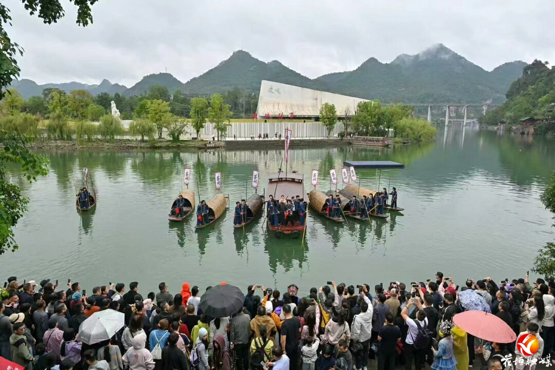 热力收官!花垣国庆文旅火爆,两大景区跻身全省景区客流前十