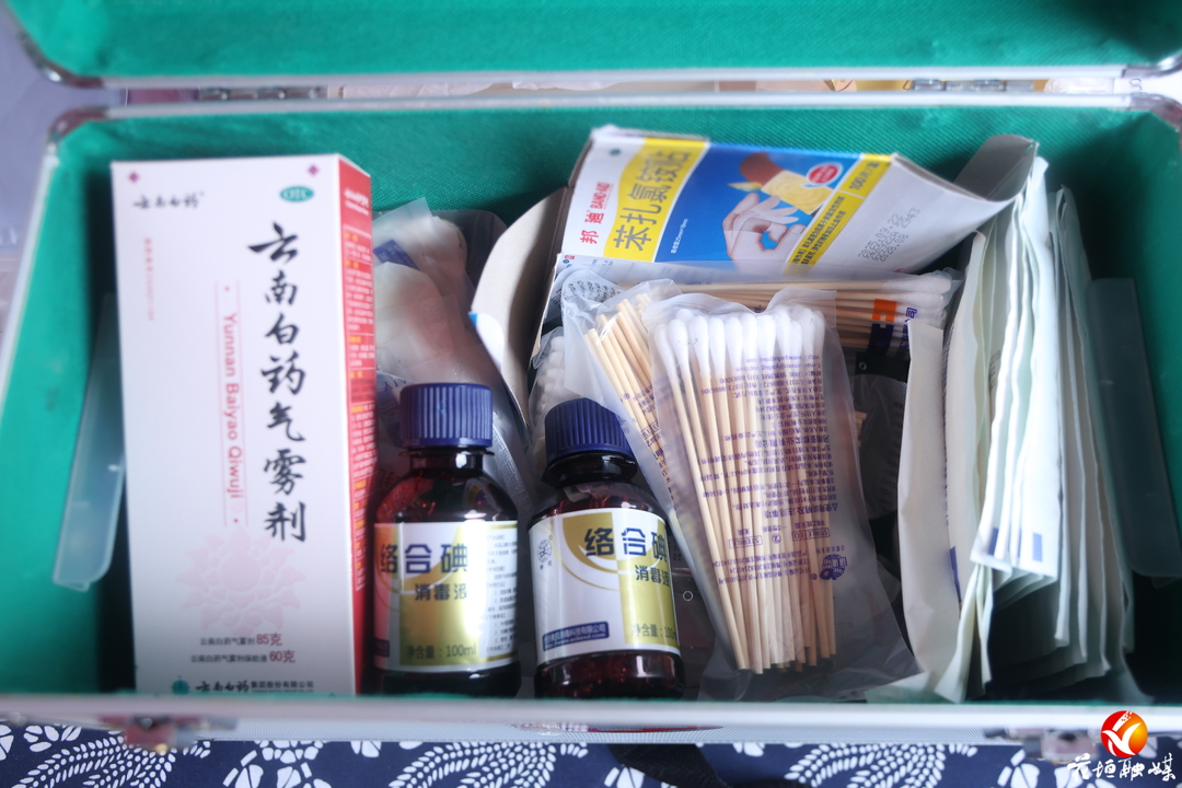 300余名志愿者守护边城茶峒 国庆假期服务游客安心畅游