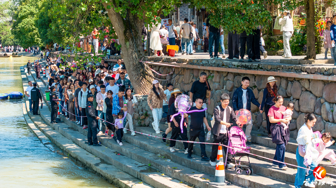 热力收官!花垣国庆文旅火爆,两大景区跻身全省景区客流前十