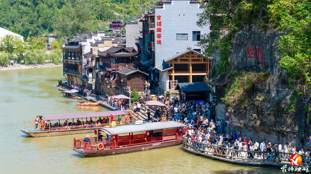 热力收官!花垣国庆文旅火爆,两大景区跻身全省景区客流前十