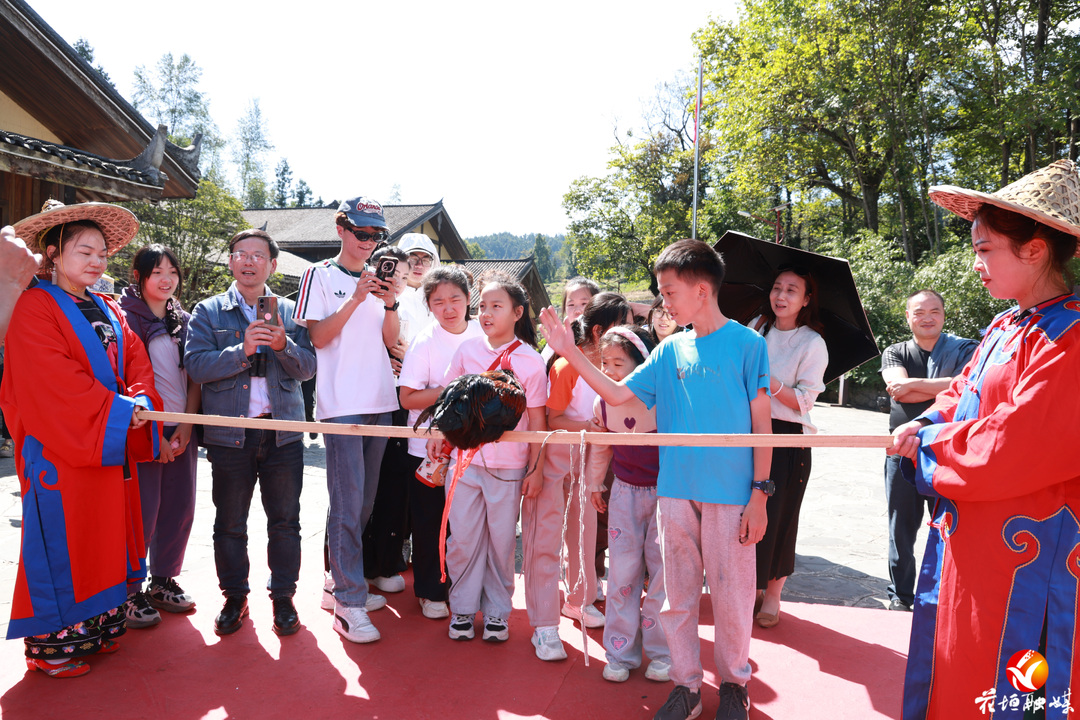 热力收官!花垣国庆文旅火爆,两大景区跻身全省景区客流前十