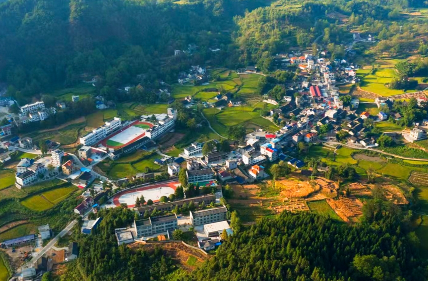 千里之外的愁盼，如何接住——长乐乡卧岔那村破解山区务工村治理难题的观察